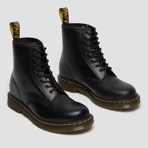 Dr. Martens! 1460 Smooth Black Leather